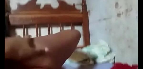  siririca na cama de calcinha de renda